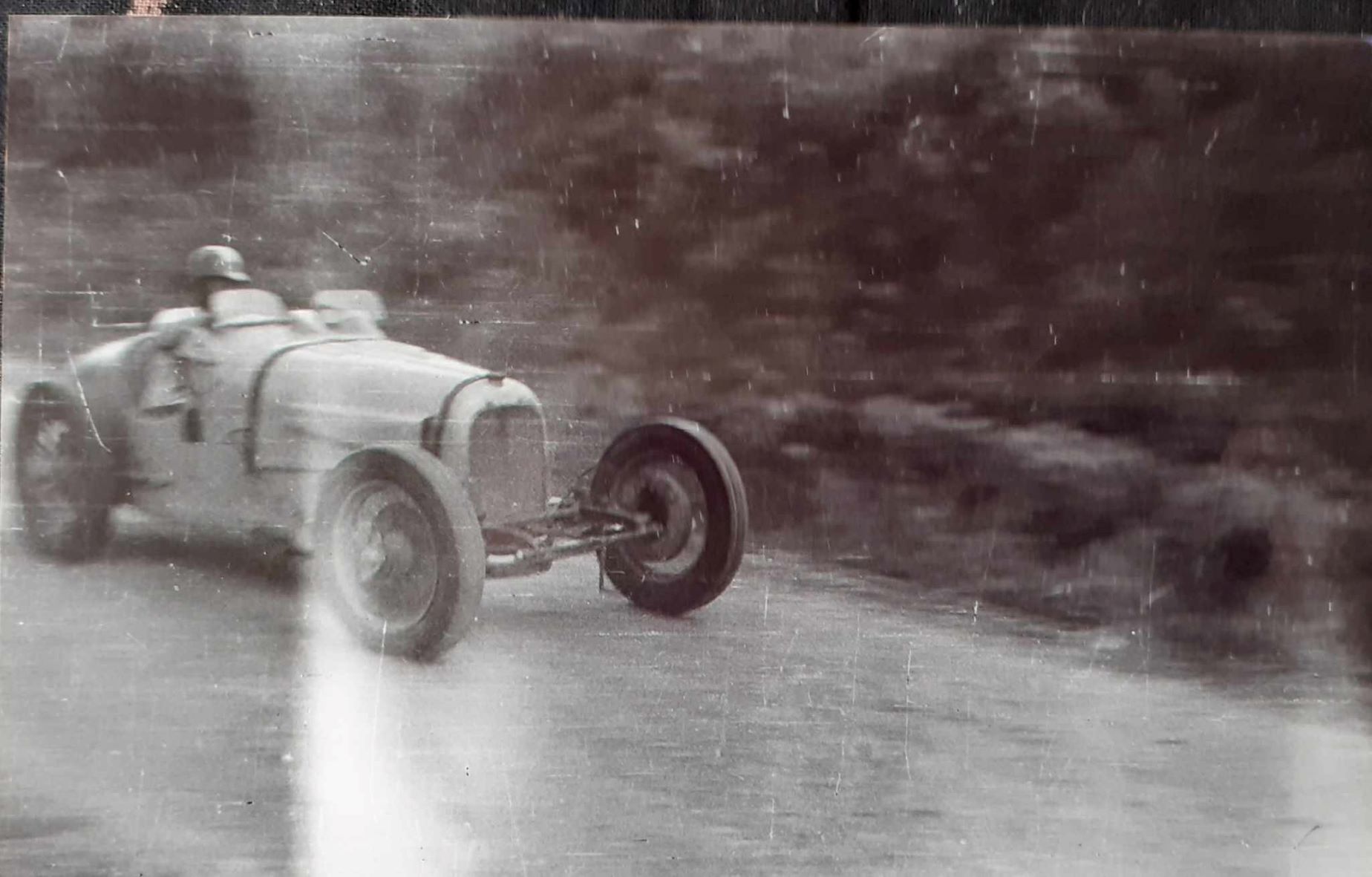 Name:  NSCC 1950 #0118 Bugatti T35 at speed - light colour 1950's Ron Roycroft Q - image Graeme Wells a.jpg
Views: 420
Size:  178.7 KB