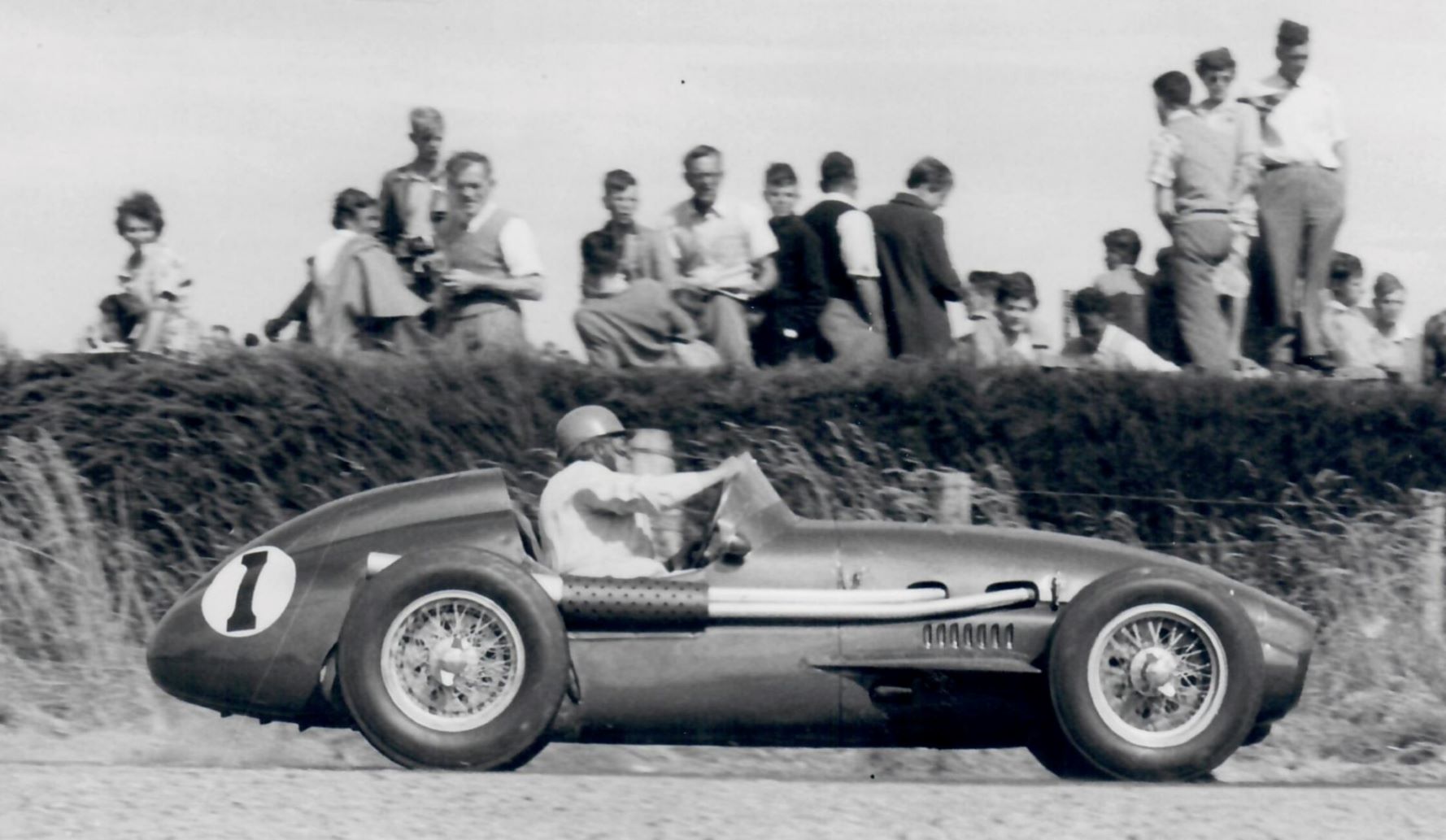 Name:  Ryal Bush 1956 #051 1956. Ryal Bush. Reg Parnell. Ferrari #1 173 kb Graham Woods.jpg
Views: 346
Size:  173.5 KB