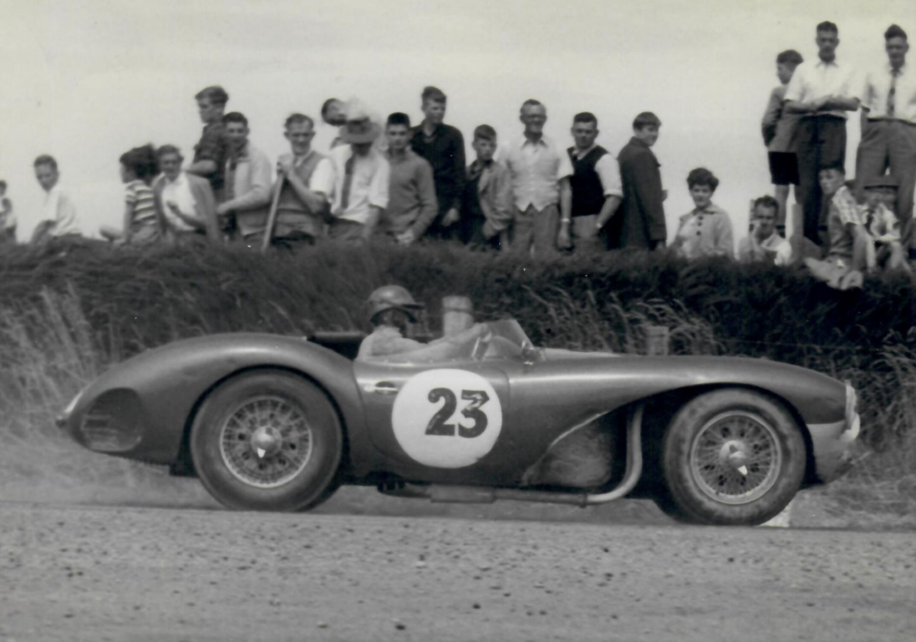 Name:  Ryal Bush 1956 #058 1956. Ryal Bush. Tom Sulman Aston Martin DB3 #23. 176 kb arch Graham Woods.jpg
Views: 329
Size:  176.4 KB