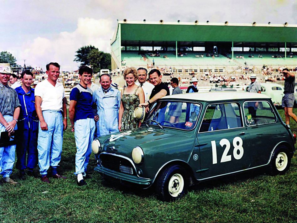 Name:  Pukekohe 1963 #064 Bruce McLaren with Mini Cooper and Team #128 colour photo 178 kb arch Roger W.jpg
Views: 362
Size:  178.3 KB