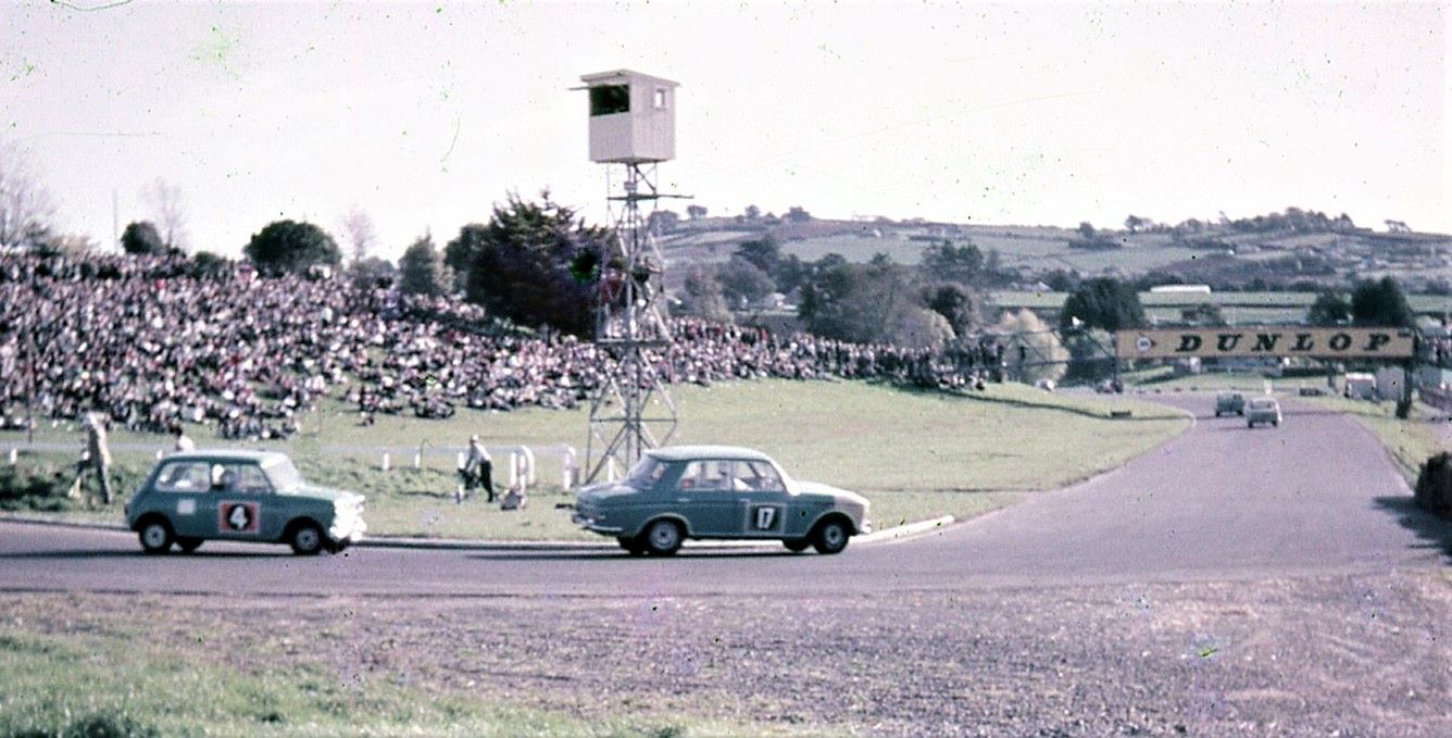 Name:  Pukekohe 1965 #175 Hadfield Datsun Madgwick Judd Mini Elbow Wills 6 Hour  163 kb Milan Fistonic .jpg
Views: 304
Size:  163.4 KB