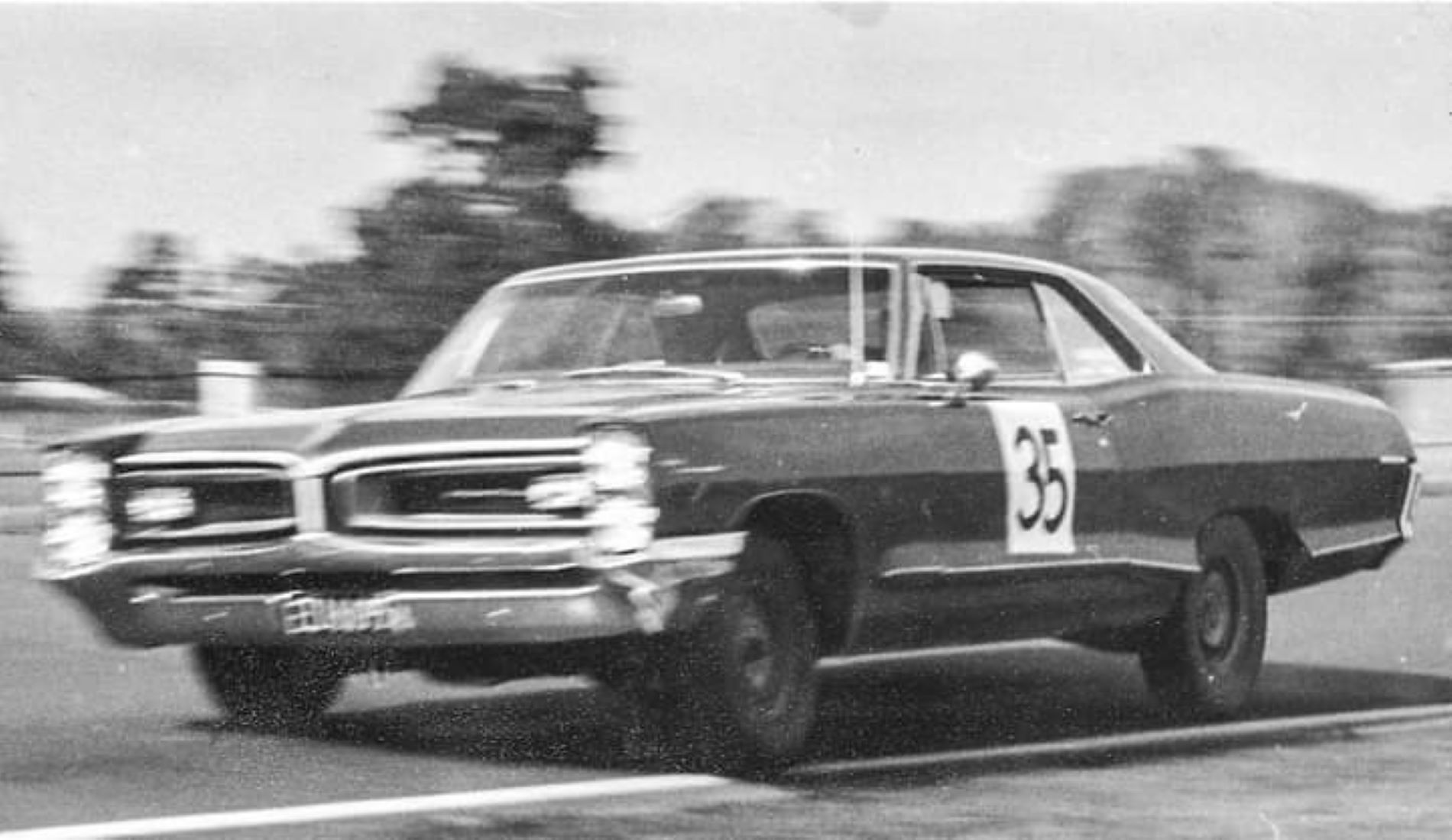 Name:  Pukekohe 1966 #136 Pontiac 7 litre #35 at hairpin Alister McLeod 1966-67 season 179 kb arch Tony.jpg
Views: 106
Size:  179.3 KB
