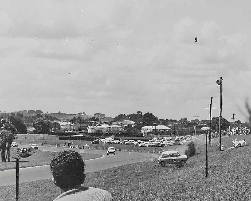 Name:  Pukekohe 1966 #102 Mini loses Wheel Rothmans 177 kb arch E D Aardvark.jpg
Views: 311
Size:  177.1 KB