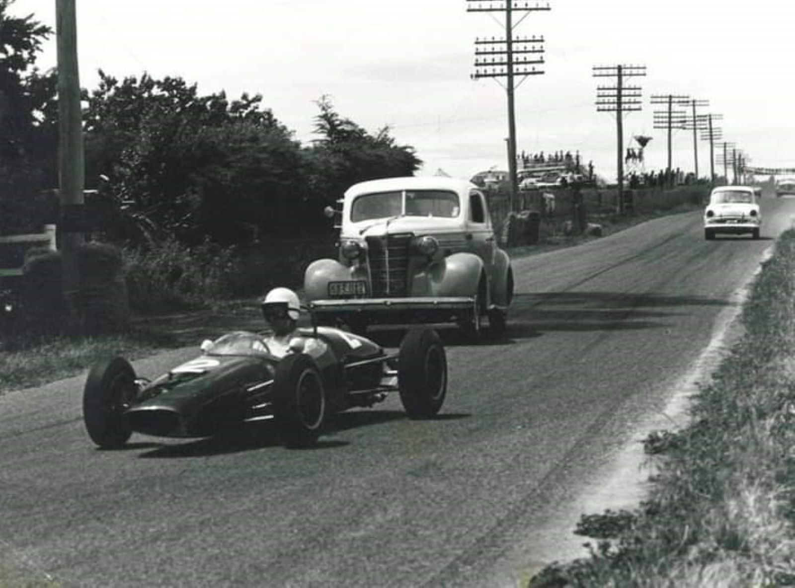 Name:  Chevrolet #182 NZ P Gillum Chev Coupe Andy Buchanan Brabham fr Dennis Marwood Humber 80 1963 Ren.jpg
Views: 408
Size:  179.5 KB