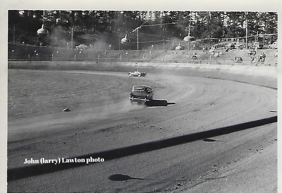 Name:  NSCC 1965 #326 1965 8 May Roger Smith in the Daimler Dart chasing Jamie Aislabie J L Lawton.jpg
Views: 98
Size:  78.0 KB