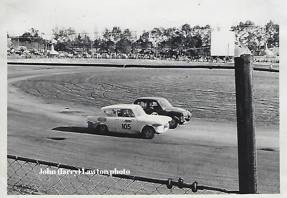 Name:  NSCC 1965 #322 1965 8 May Western Springs Jack Nazer and Frank Radisich waiting for the flag J L.jpg
Views: 109
Size:  97.0 KB