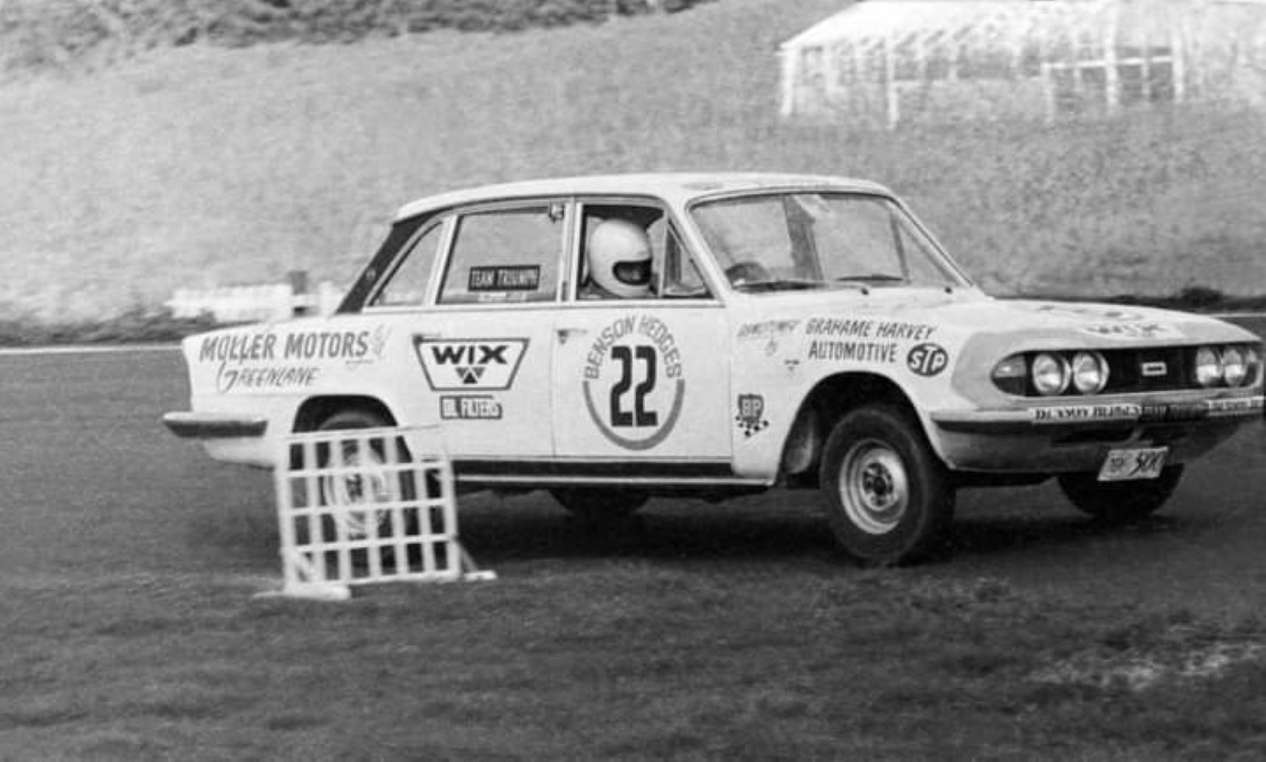 Name:  Pukekohe 1971 #735 1971 Benson Hedges Harvey Davie Triumph 2.5PI #22 Kevin Lancaster.jpg
Views: 117
Size:  178.2 KB