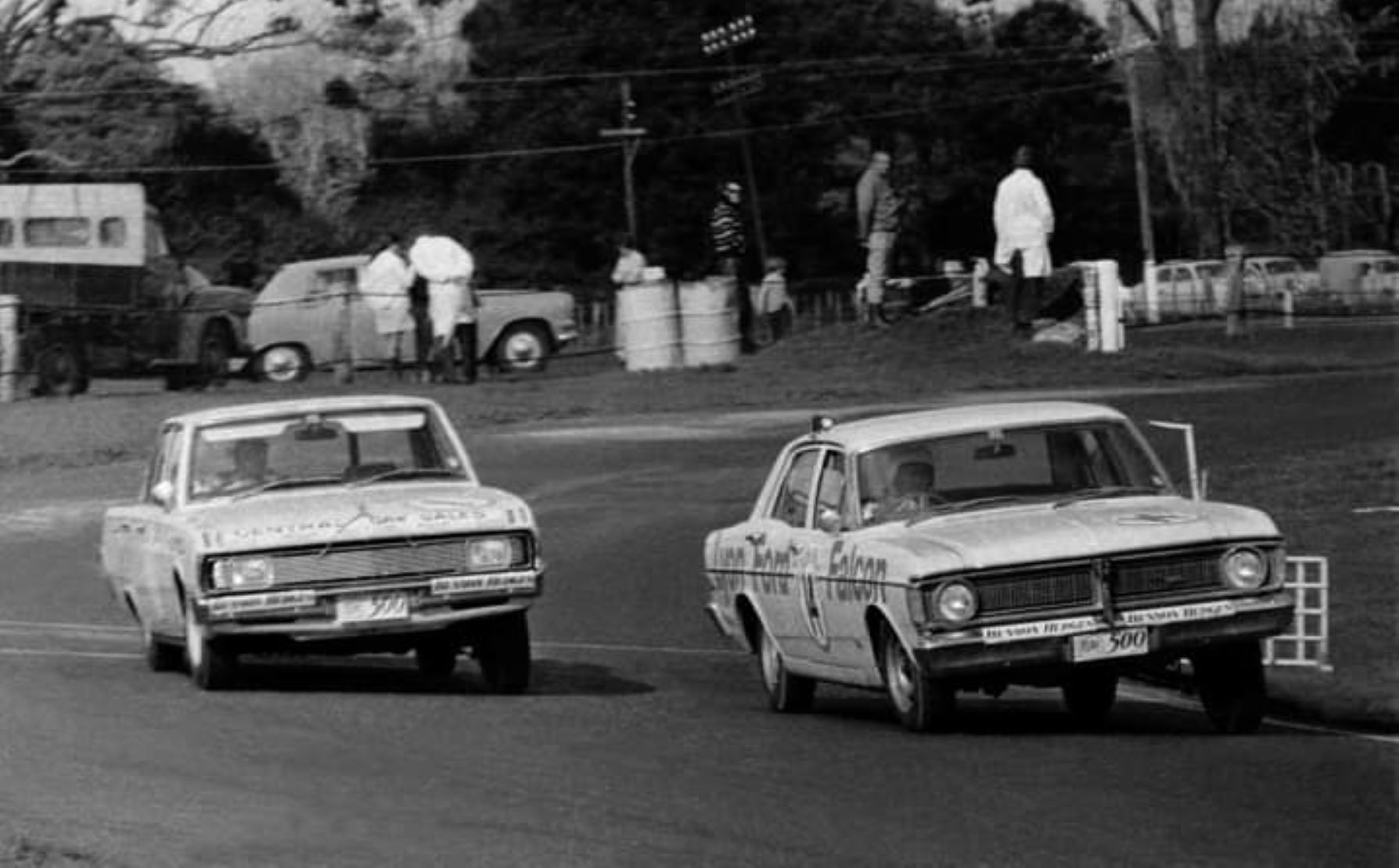 Name:  Pukekohe 1971 #737 1971 Benson Hedges Anderson Smith Falcon 500 Bailey Neil Valiant V8 Kevin Lan.jpg
Views: 186
Size:  177.9 KB