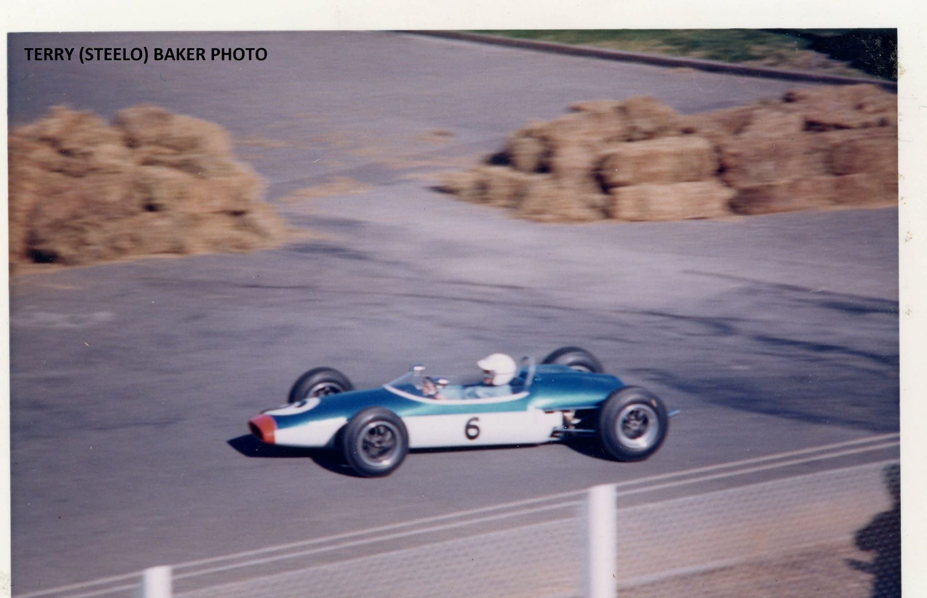 Name:  Paritutu 1966 #041 Single Seater #6 Blue over white - JLL photo Terry Baker.jpg
Views: 1019
Size:  178.7 KB