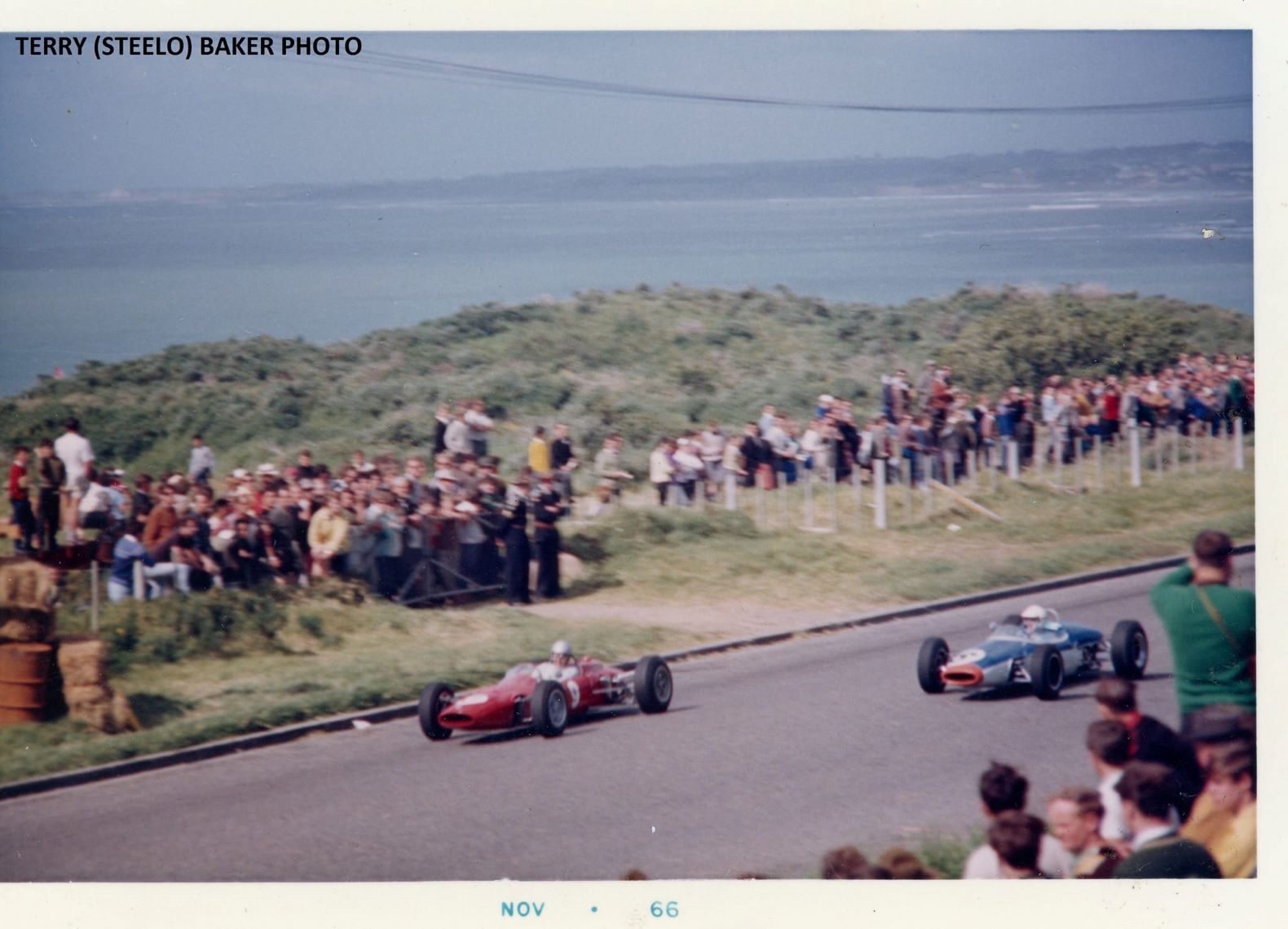 Name:  Paritutu 1966 #042 Single Seaters - #6 Blue over white w Red  #9 - JLL photo Terry Baker.jpg
Views: 38
Size:  178.9 KB