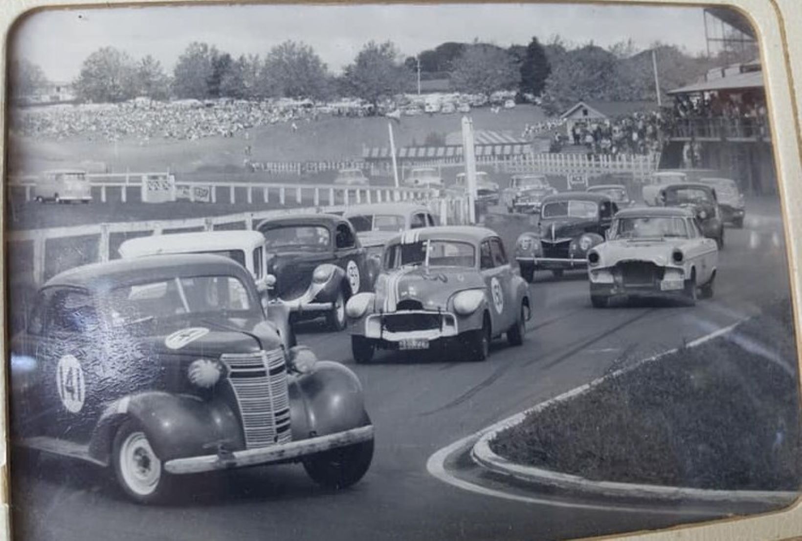 Name:  Pukekohe 1964 #047 1964 Saloons at Elbow Coppins Chev Souness Ford Harvey FJ Dawson Willys etc G.jpg
Views: 191
Size:  180.0 KB