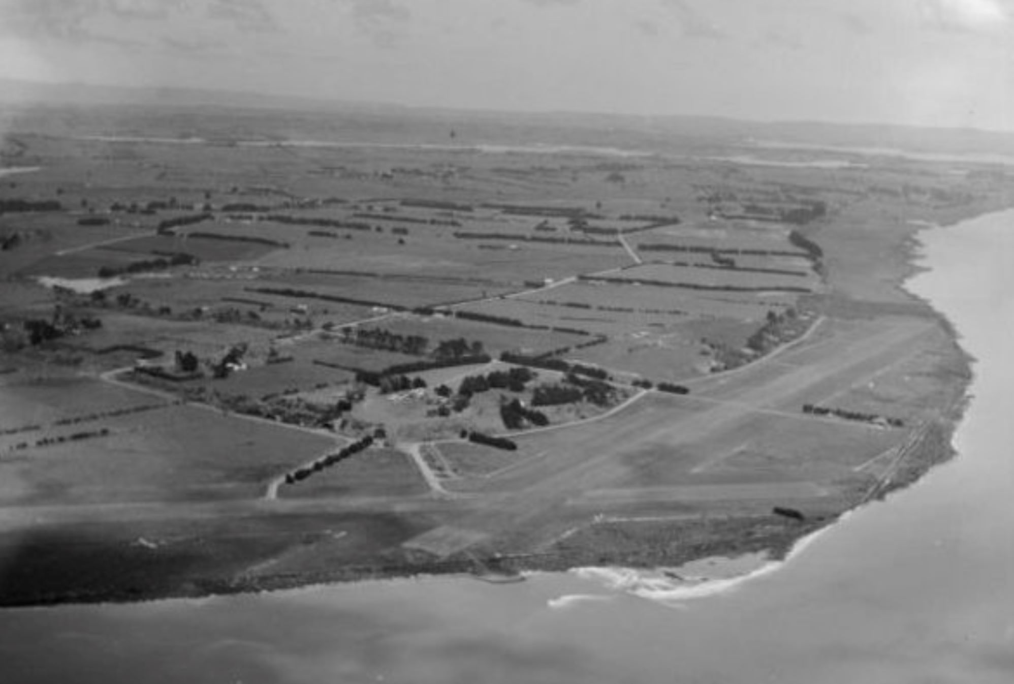 Name:  Seagrove #037 Seagrove Airfield aerial photo 1940's showing runways .jpg
Views: 37
Size:  142.9 KB