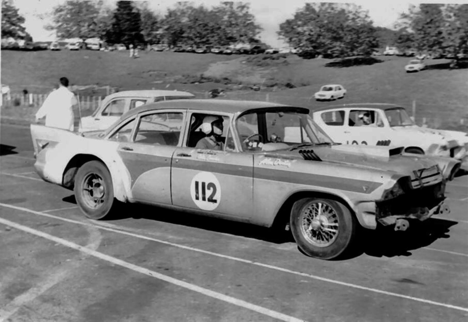 Name:  Pukekohe 1965 #091 De Soto Colin Lumsden #112 Dual wheels and Flares big scoop - arch Bruce Thom.jpg
Views: 834
Size:  179.6 KB