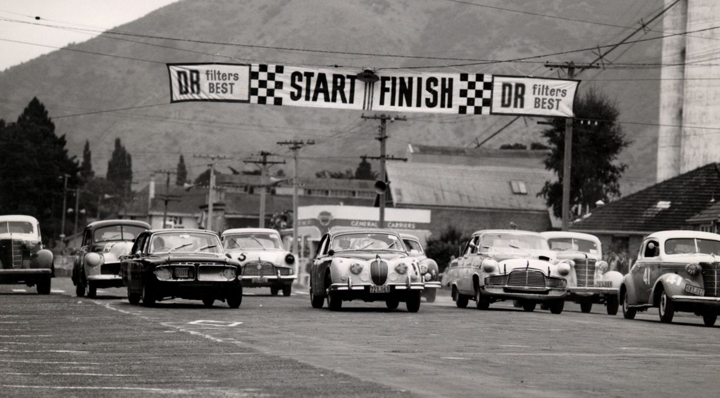 Name:  Waimate 1964 #026 Feb 1964 Saloons the start Heat 2 Over 2 Litre arch Allan Dick Terry Marshall .jpg
Views: 2
Size:  173.9 KB