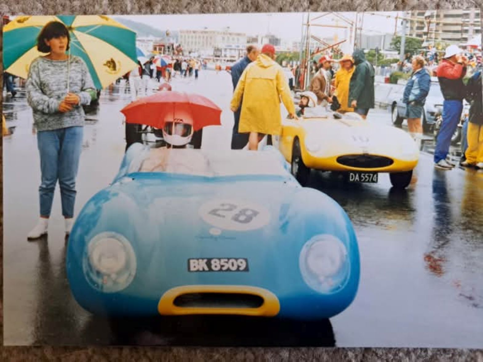 Name:  Bucklers in NZ #285 Buckler 90 - Ian Hallet Lotus XI Peter Bruin w Denise Ganley standing Wellin.jpg
Views: 214
Size:  179.9 KB