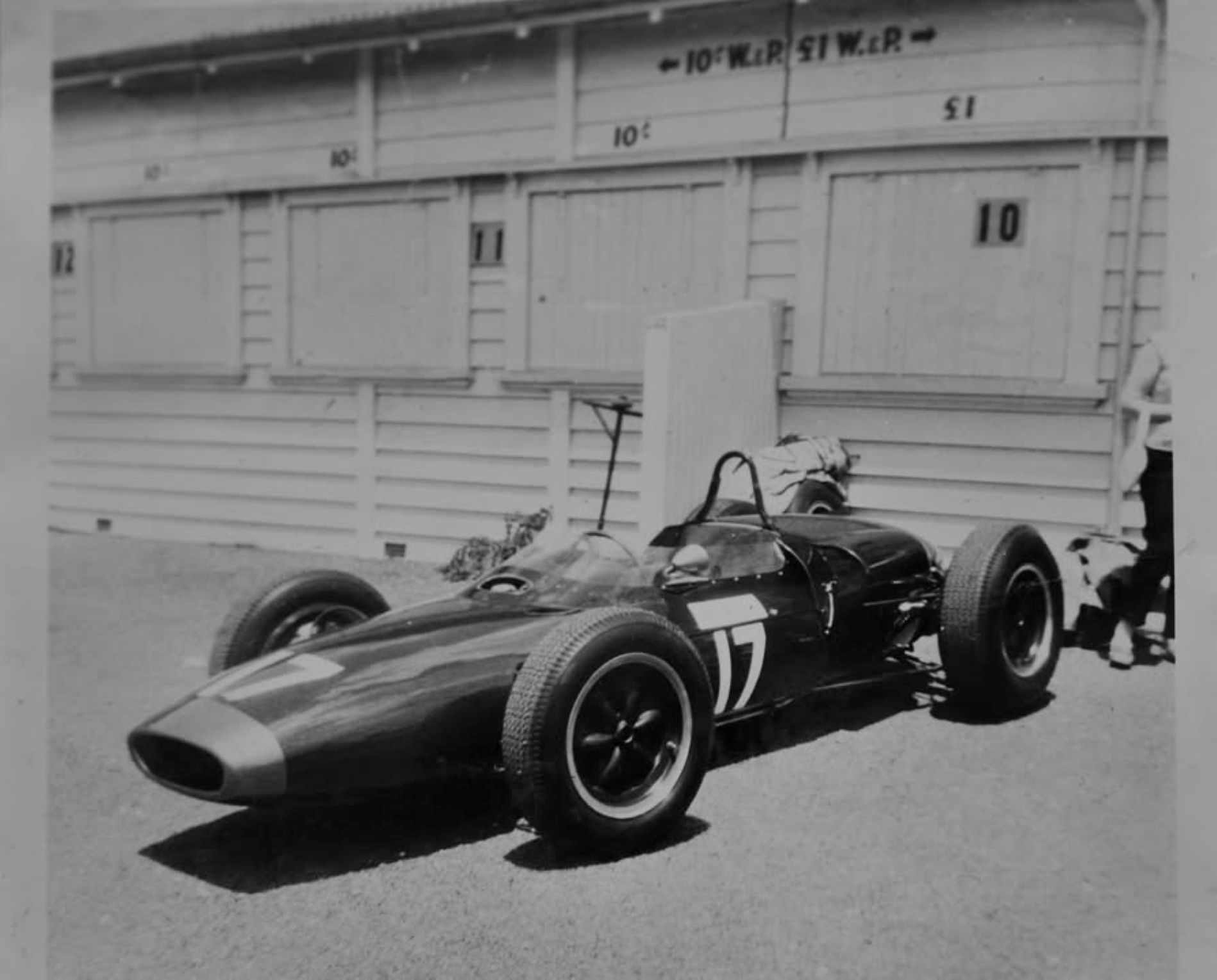 Name:  Pukekohe 1965 #150 1965 GP meeting John Riley 2.5 Lotus 18-21 #17 arch CAN AD Photo Arthur Uden.jpg
Views: 5
Size:  179.2 KB