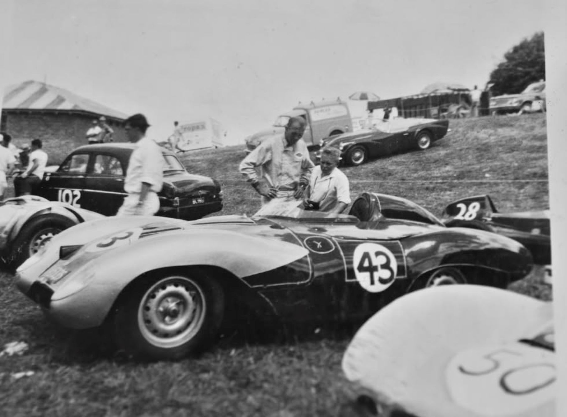 Name:  Pukekohe 1965 #156 1965 GP meeting Tojeiro Jaguar #43 owner Ian Green before Brent Hawes arch CA.jpg
Views: 22
Size:  179.8 KB