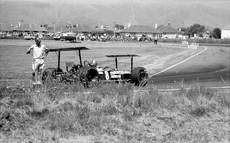 Name:  Piers Courage - Williams Brabham - race end - Jan 1969.jpg
Views: 3105
Size:  158.5 KB