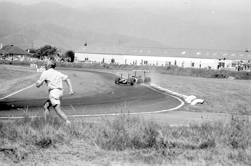 Name:  Piers Courage, Brabham, Spins. Jan 1969.jpg
Views: 3030
Size:  160.5 KB
